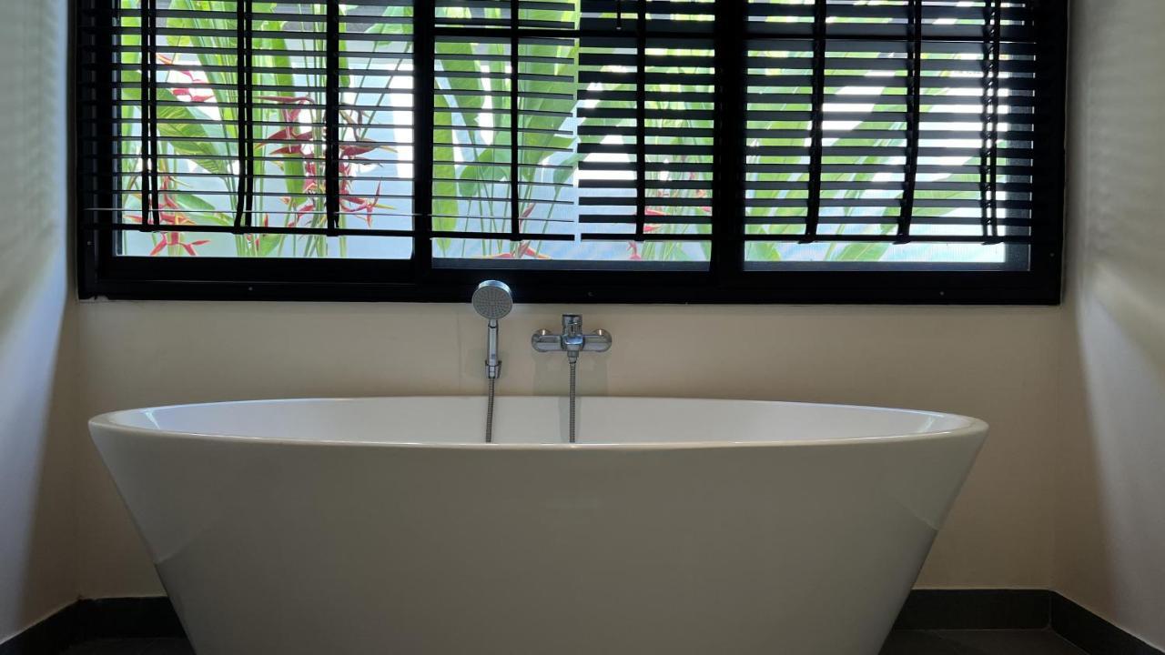 Plunge Tropic Villas 2 Naiharn Rawai Exterior photo