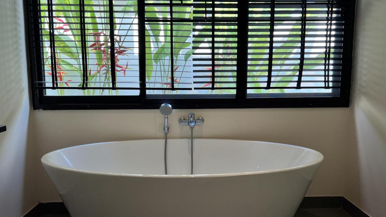 Plunge Tropic Villas 2 Naiharn Rawai Exterior photo